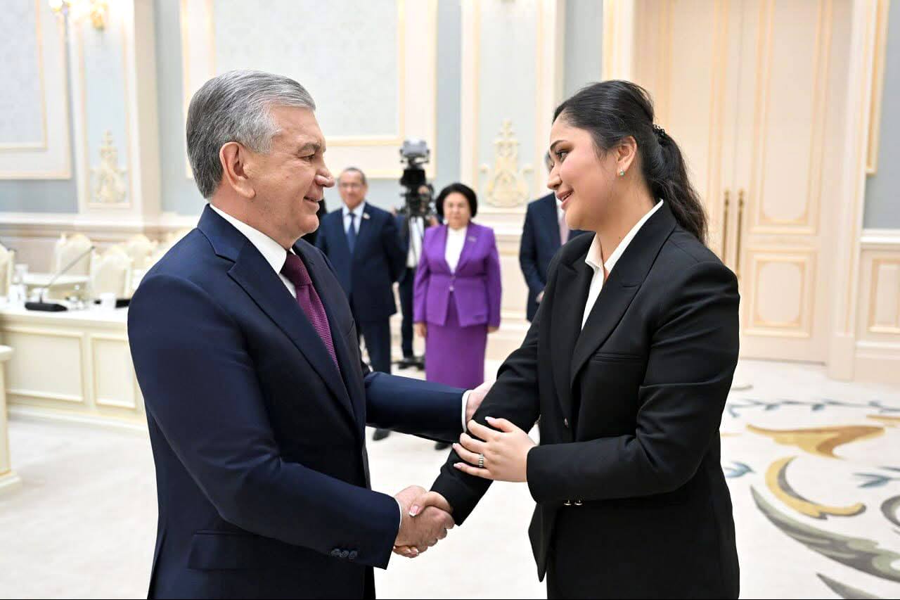Гулрухбегим Тохиржонова награждена медалью «Kelajak bunyodkori»